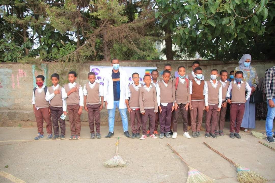 Mekanisa Abadir School community cleanliness campaign participants photo 3