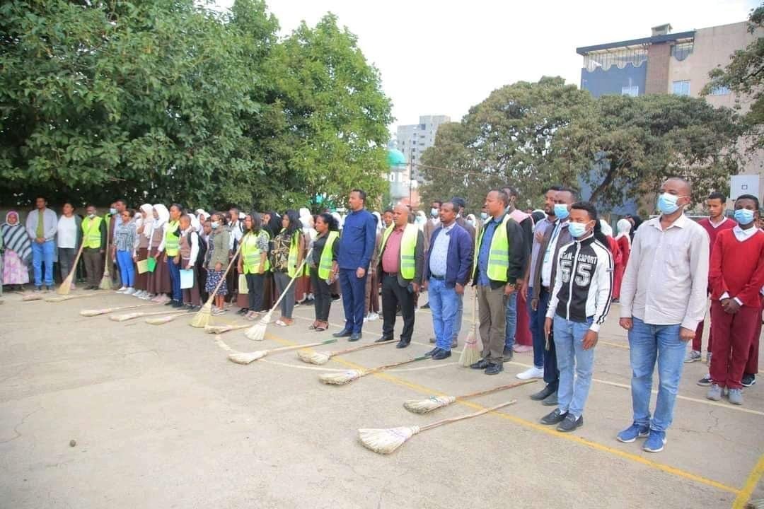Mekanisa Abadir School community cleanliness campaign participants photo 4