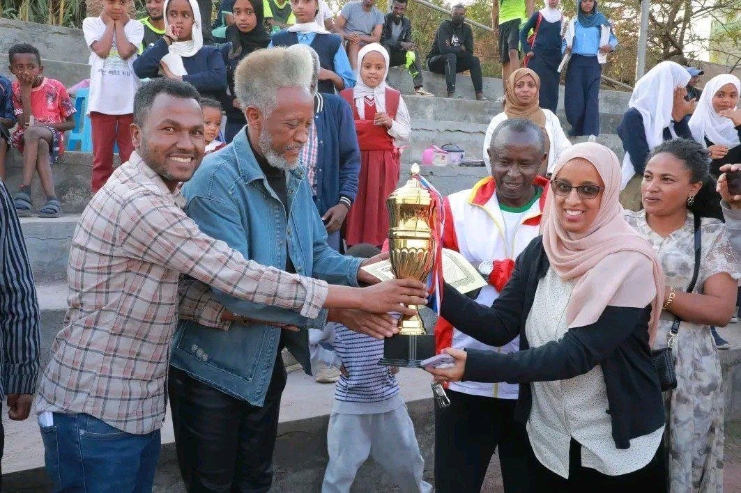 Mekanisa Abadir School representatives receive the district-level sports championship trophy